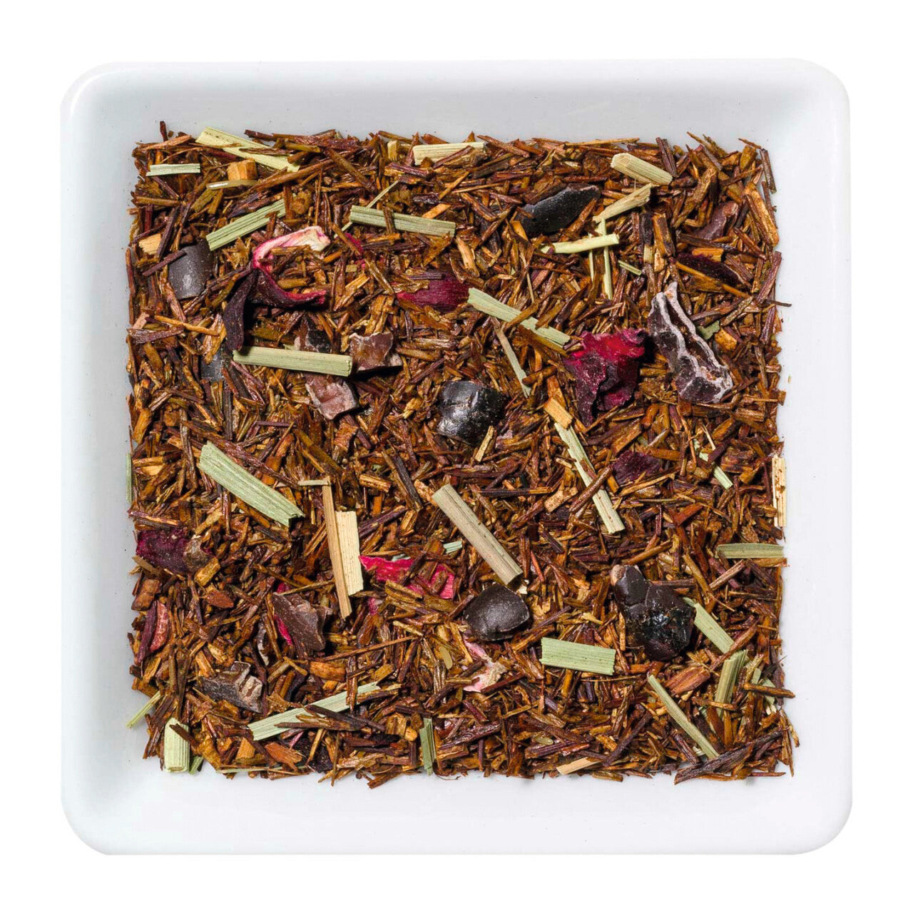 Rotbuschteemischung mit Lemongrasstängeln und Kakaobohnenstückchen